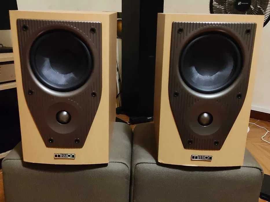 Colunas monitoras Mission m71i como novas