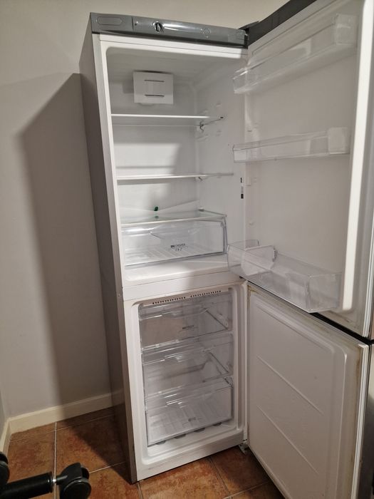 Frigorífico Indesit Aço Inoxidável 270L