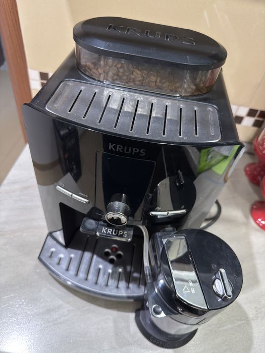 Ekspres automatyczny KRUPS EA8298 – z młynkiem i systemem mlecznym