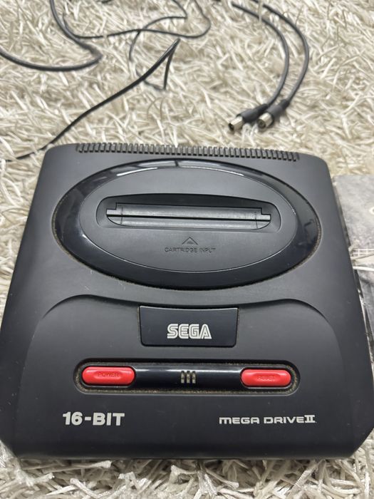 Sega Mega Drive 2 original + comando + 2 jogos + manuais + cabos