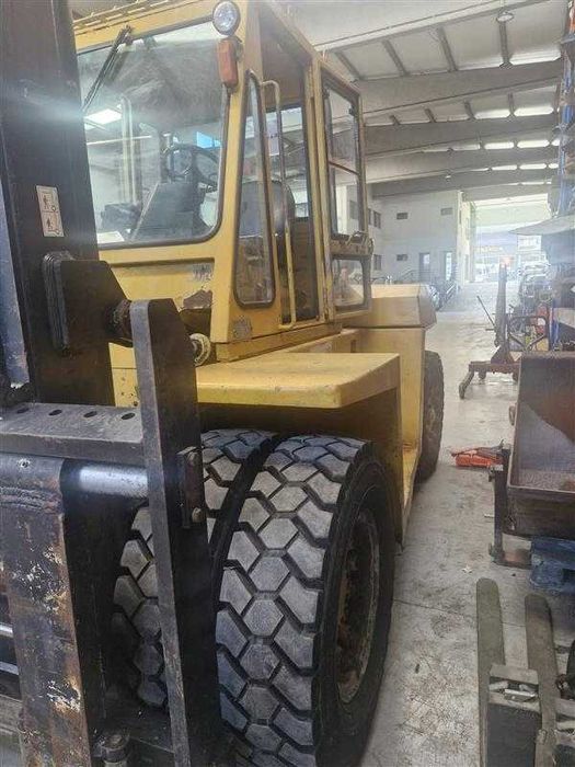 Empilhador Caterpillar DP100