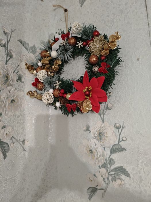 Новорічний віночок для прикраси дому