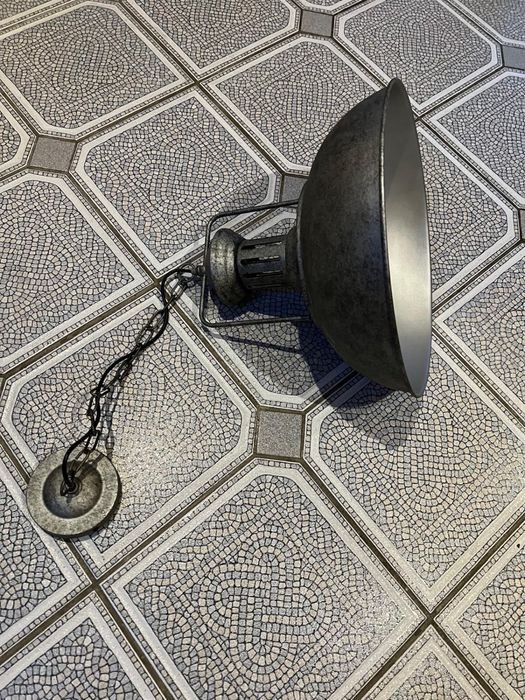 Loftowa  indystrialna  lampa  wisząca
