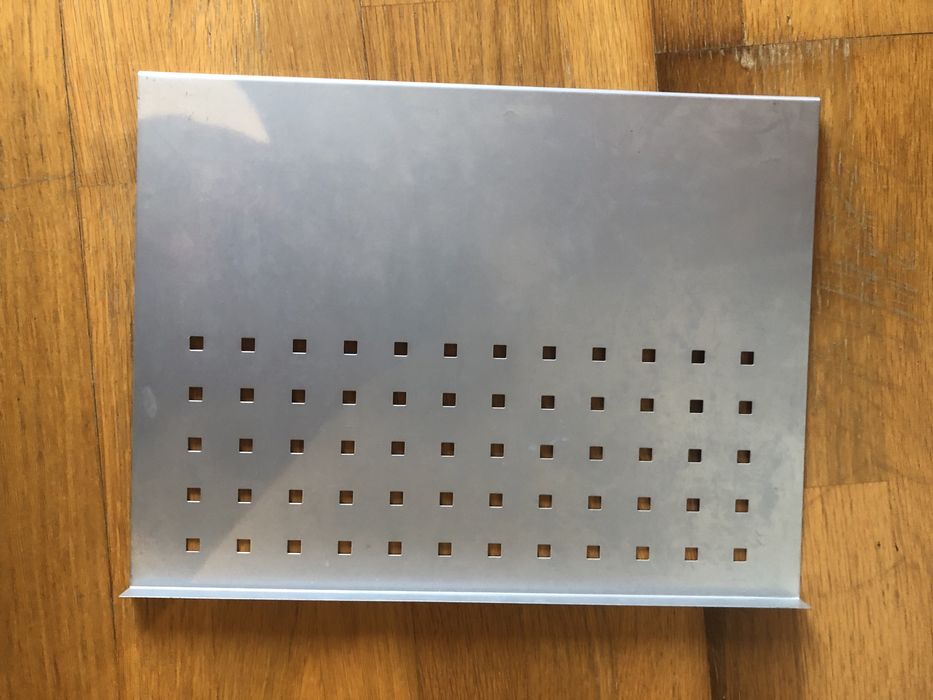 Prateleiras de madeira e metal