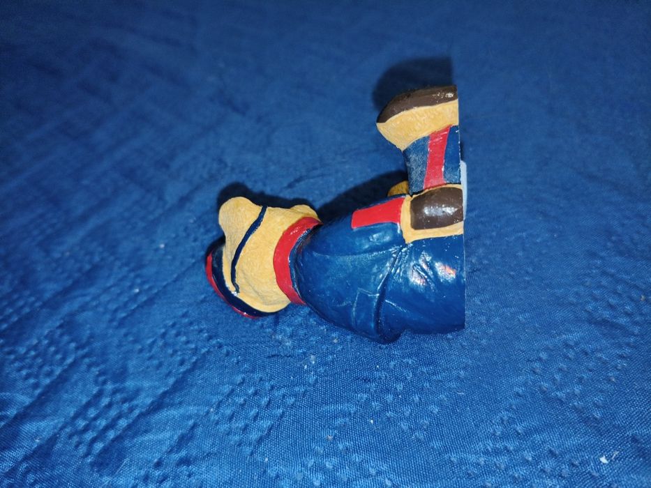 Figurka miś niedźwiadek boy hotelowy