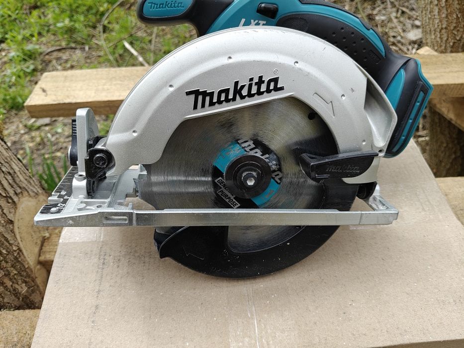 Пила дисковая Makita xss02