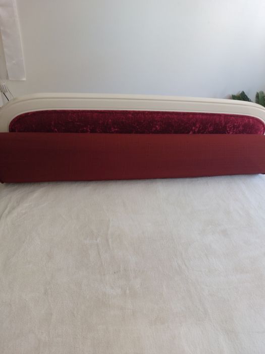 Cama de solteiro  forrada a veludo