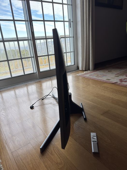 Samsung– 43” 4K Smart TV