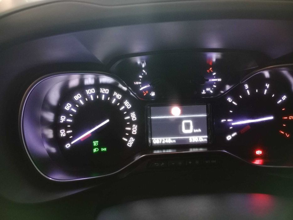 Citroen Berlingo adaptada transporte cadeira de rodas