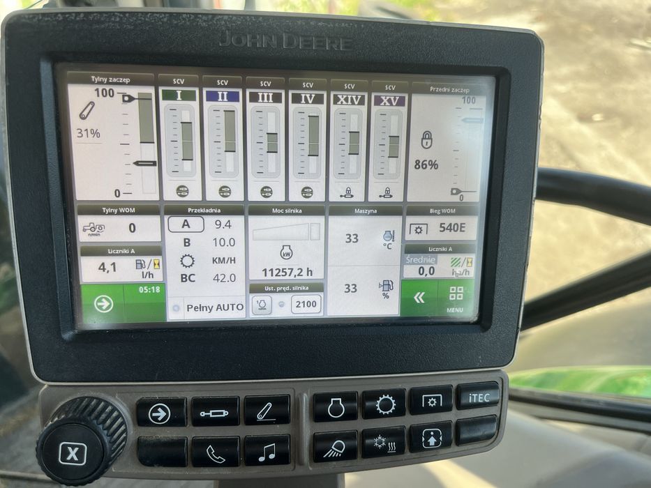 John deere 6215r.