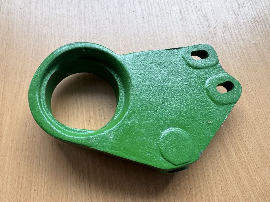 Корпус підшипника зірочки привода коси жатки - Z10017 John Deere