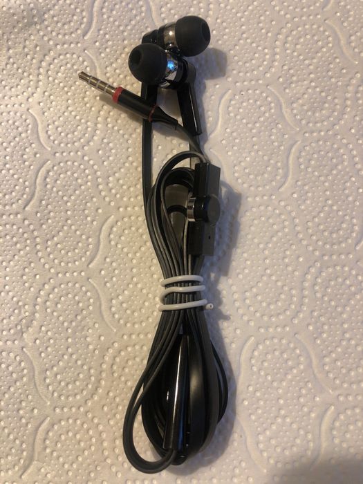 Słuchawki stereo z mikrofonem do telefonów, mp3 i innych urządzeń, Płaski kabel (JAK NOWE)