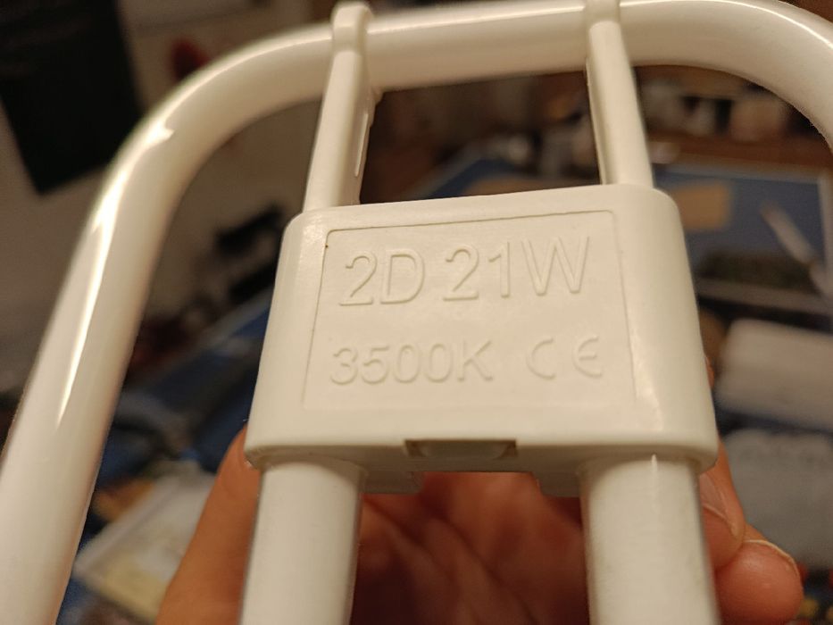 Świetlówka kompaktowa 2D  21W .