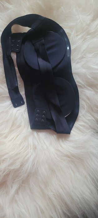 Biustonosz samonośny C