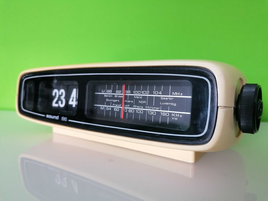 SOUND-86 MILANO Włoski Zegar Klapkowy z Radiem PRL- Flip Clock 1974