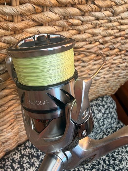 Bullseyes Jig whip 2.0 com shimano stradic 2500 HG