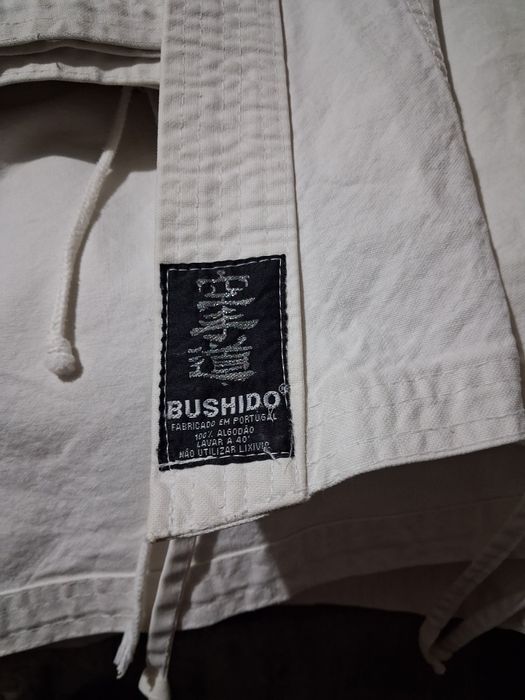 Tenho 4 kimonos para venda