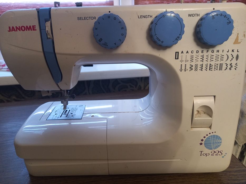 Швейна машинка Janome Top 225