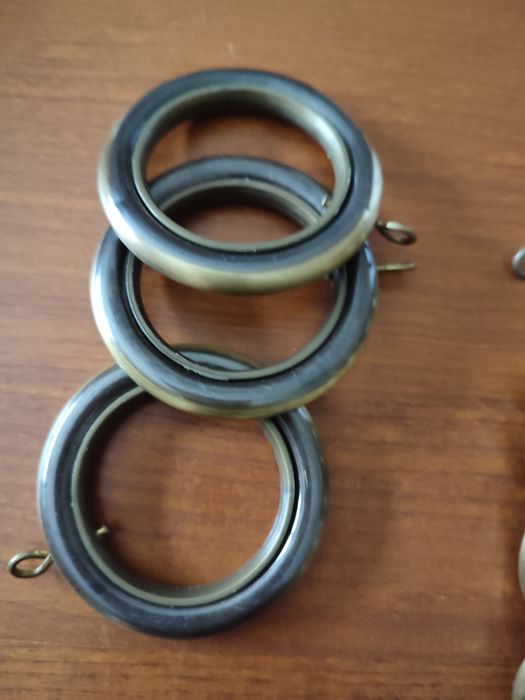 Vinte argolas em metal