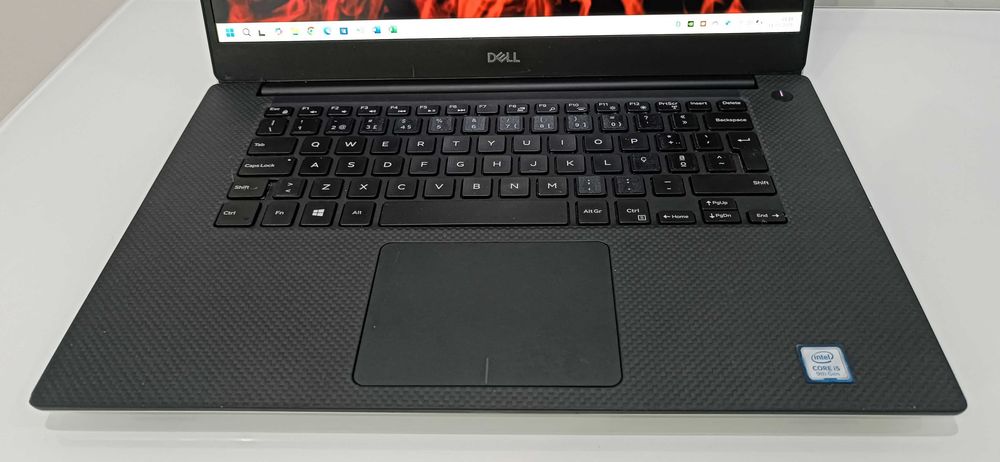 Dell Precision 15 5540 - Ecrã 15.6 FHD - Core i5 - Gráfica Dedicada - 16GB RAM - SSD+HDD