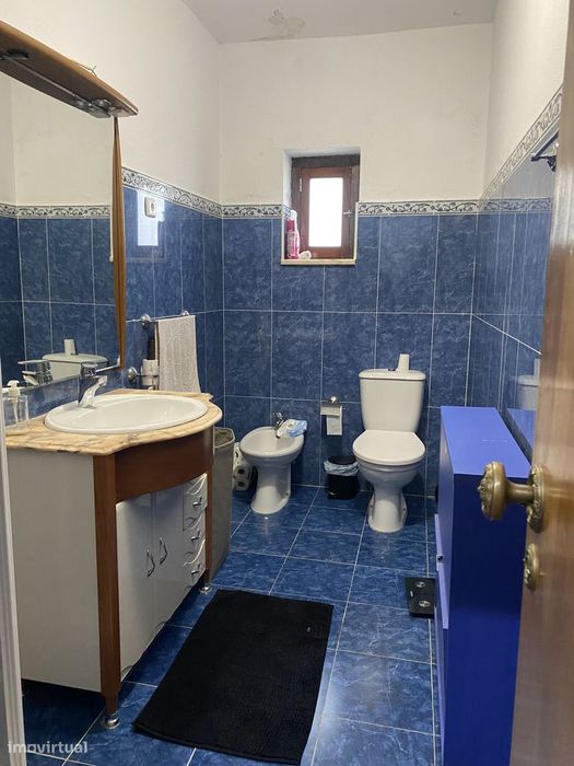 Vende-se T3 com grande espaço exterior em Santa Clara, Coimbra.