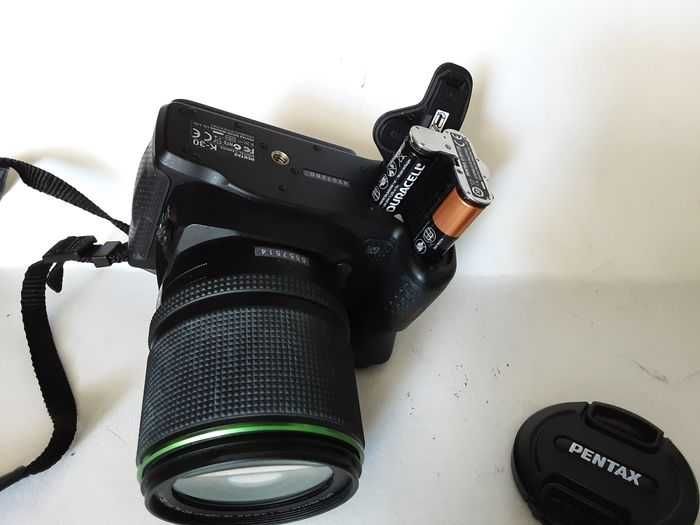 Pentax K30 Camera + DA 18-135 ED AL WR Lens64737811948675122