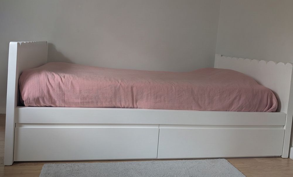 Cama de solteiro com gavetas