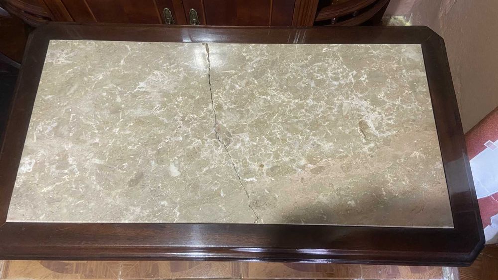 Conjunto de móveis em mogno, usados mas em bom estado geral: