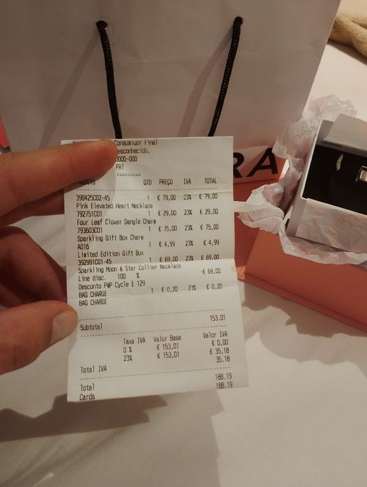 2 Colares Pandora, com 2 berloque