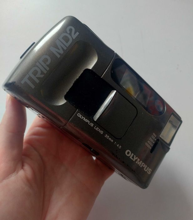 Olympus aparat fotograficzny małpka analogowy analog kompakt