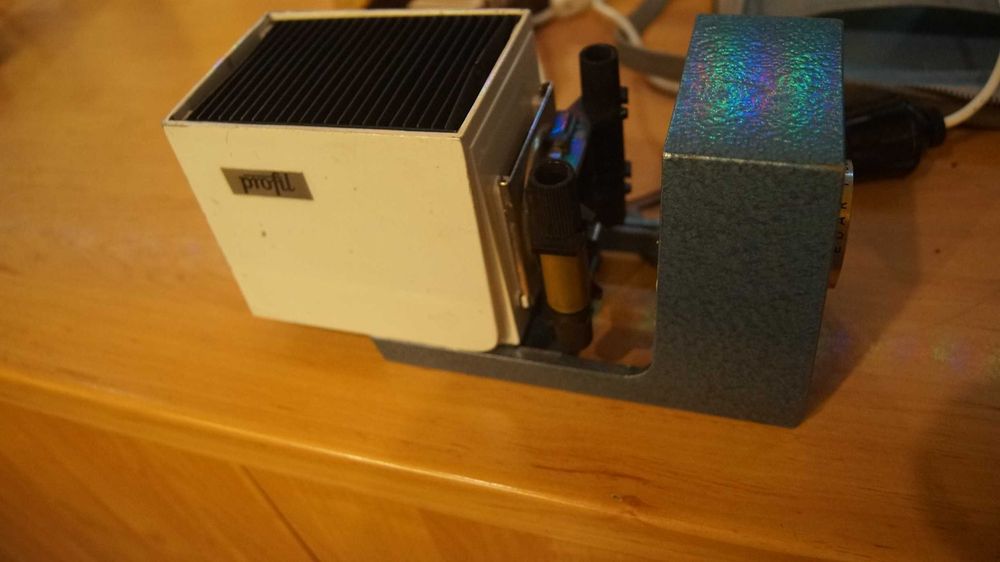 Diaskop Profil rzutnik projektor do slajdów PRL nowy z ramkami futerał