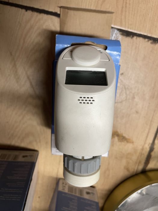 Glowica termostat grzejnikowa programowalna EQ3 z adapterem danfoss