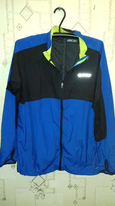 Оригінальна чоловіча спортивна курточка вітровка