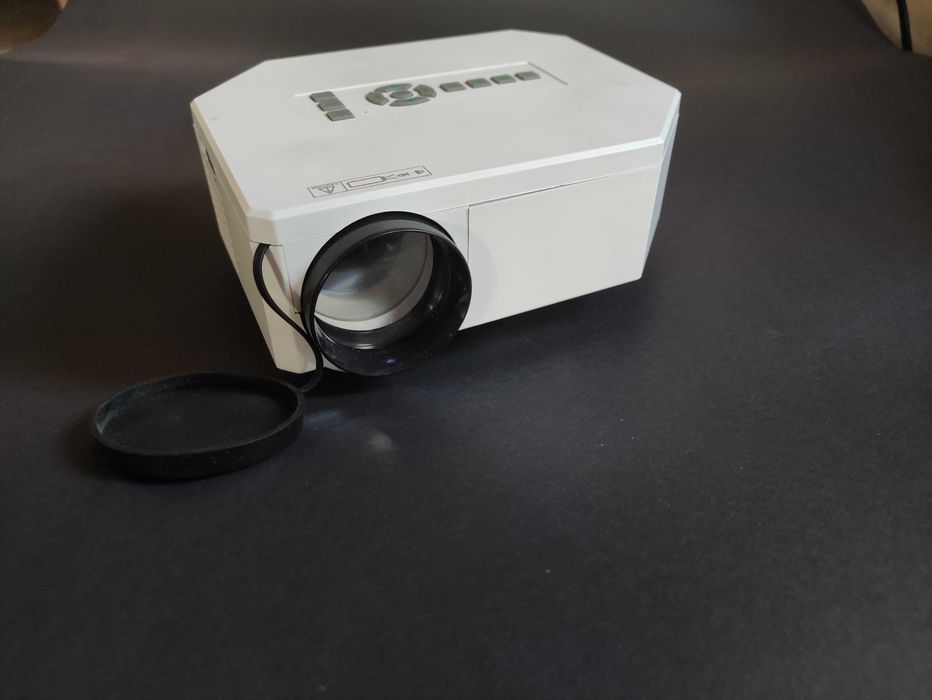 LED projektor 480p 150lux