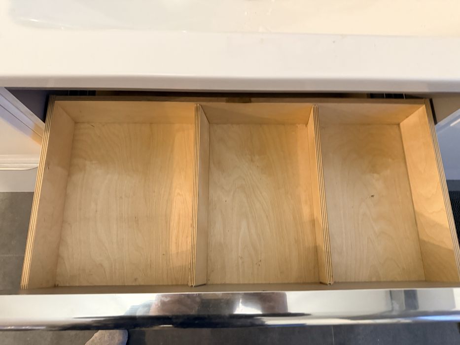 Szafka lazienkowa plus umywalka 1 komplet