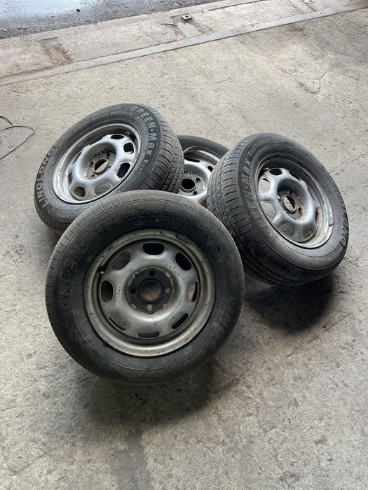 Колеса з дисками 175/70 R13 стояли на Volkswagen  гольф