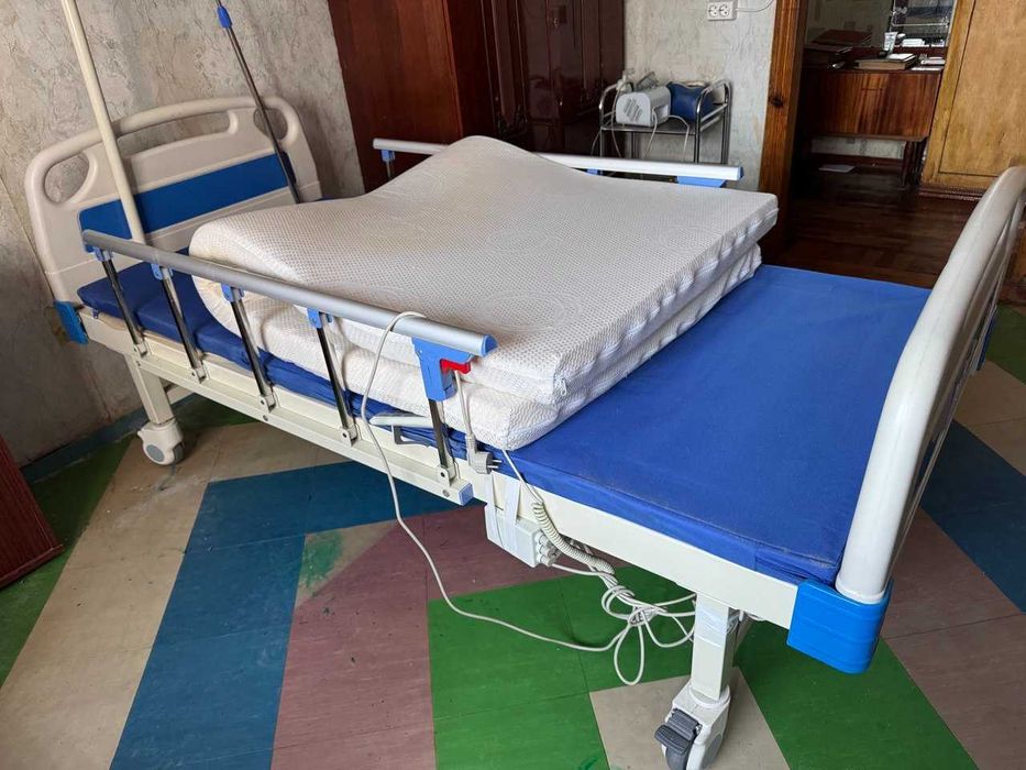 Ліжко лікарняне регульоване з латексним матрацом (можна окремо)