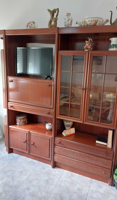 Vende se Armário de sala Reboleira-Amadora