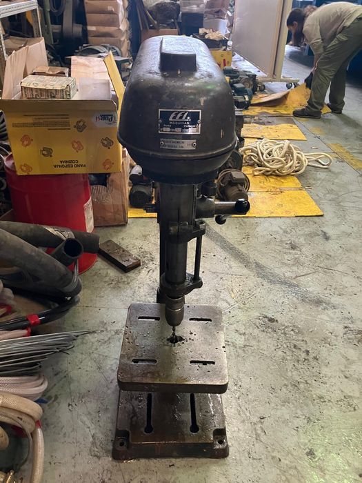 Vendo Máquina de furar