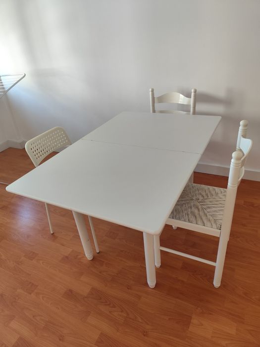 Mesa de jantar reversível com 3 cadeiras