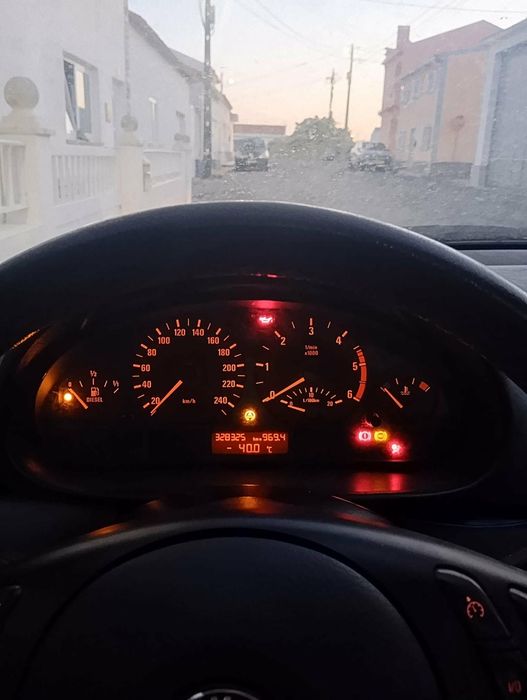 Para peças BMW 320D 150cv. Reservado
