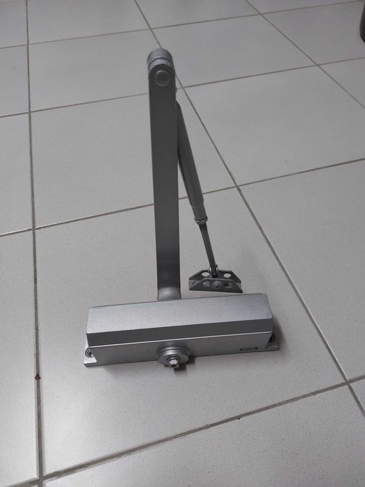 Automatic Door Closer with Spring Retention Mechanism (New)64297963995651123