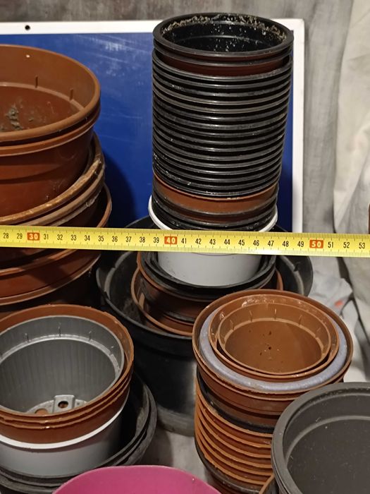 Conjunto de vasos, floreiras e pulverizador