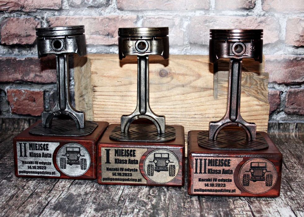 Puchar Statuetka Tłok Patyna Metal Art