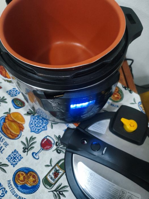 Panela de pressão elétrica
