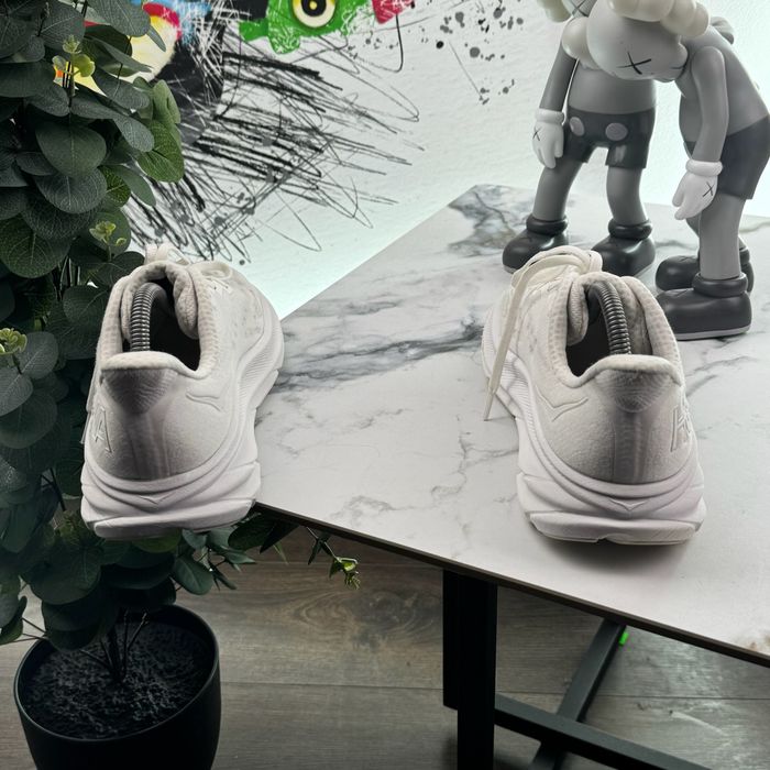 Кросівки Hoka Clifton 9 40 розмір E214