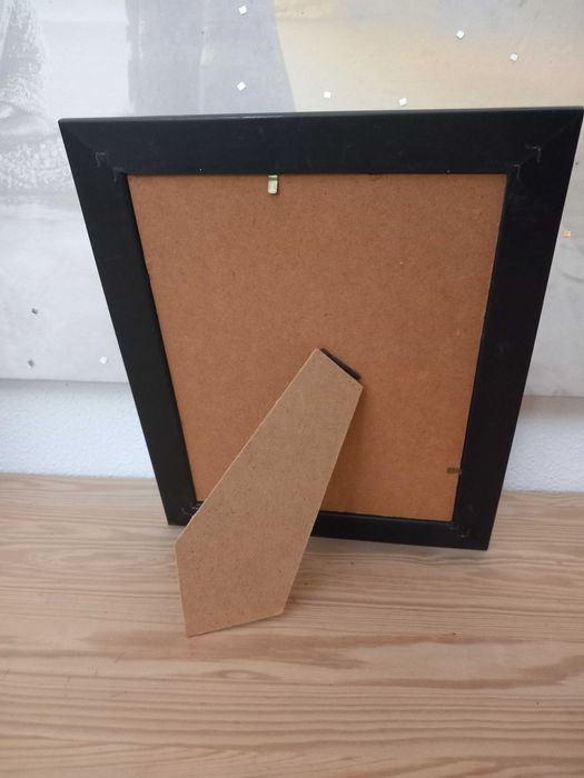 Moldura de Mesa Clássica – Estilo Raiz de Nogueira e Dourado