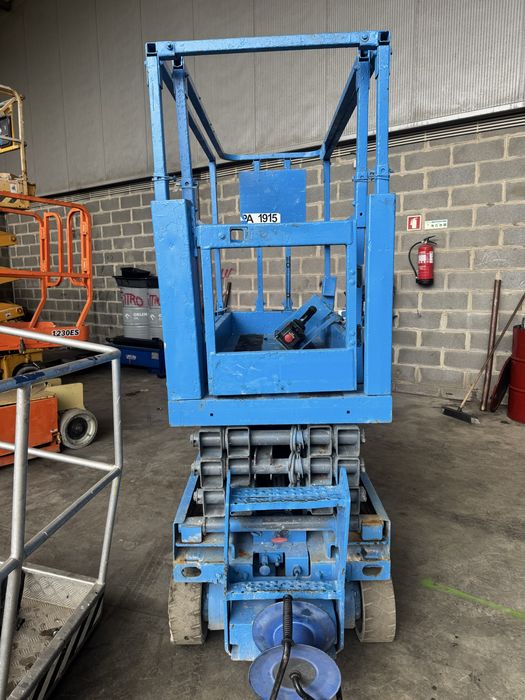 Plataforma elevatoria eletrica tesoura 8mt (usada)