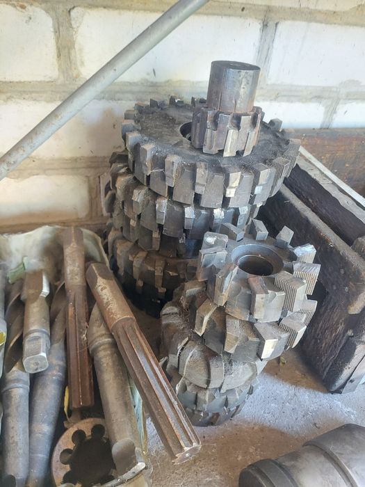 Продам токарный инструмент