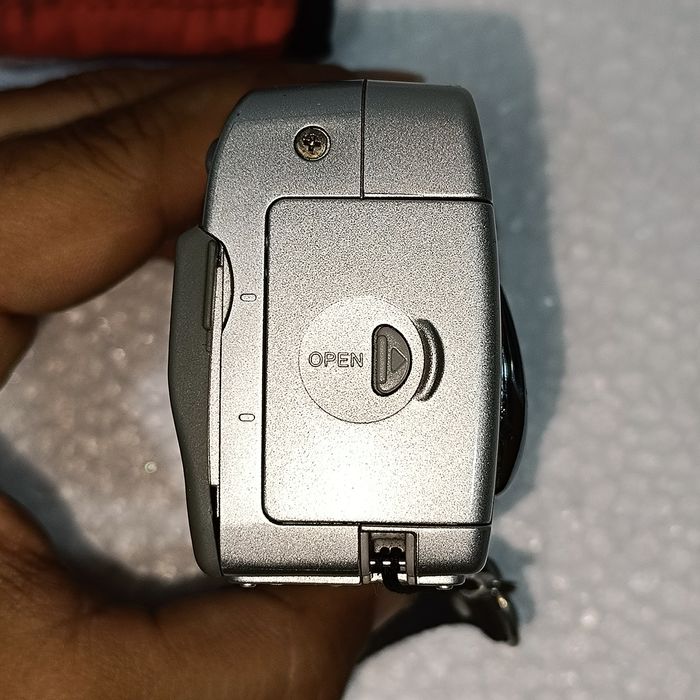 Câmara Digital Sony Cyber-shot DSC-P32 3.2MP Prateada Não Funcional